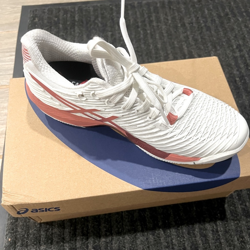Asics tennis shoes